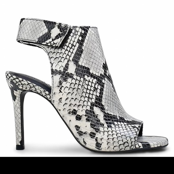 Vince Camuto Anglessi Snake Print Leather Heel Dress Sandals size 7.5 with box - Picture 4 of 16